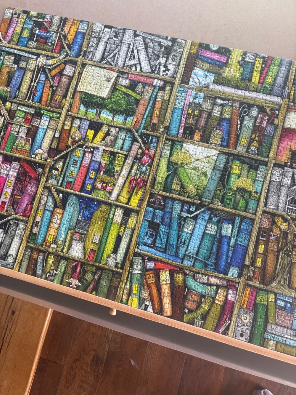 Ravensburger 1000- Bizarre Bookshop - Picture 2 of 3